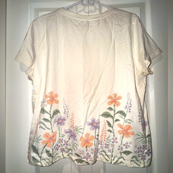 L.L. Bean Signature cream Flowy T with faux floral embroidery. Size XL. EUC - Picture 3 of 10